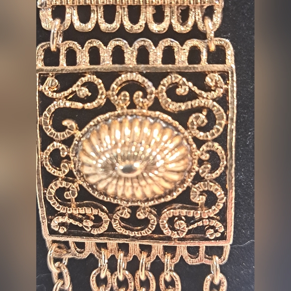 Vintage Ornate Gold Tone Costume Necklace With Coro Gold Tone. - Picture 2 of 7